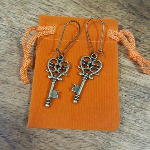 NEW Fabulous antique bronze key earrings